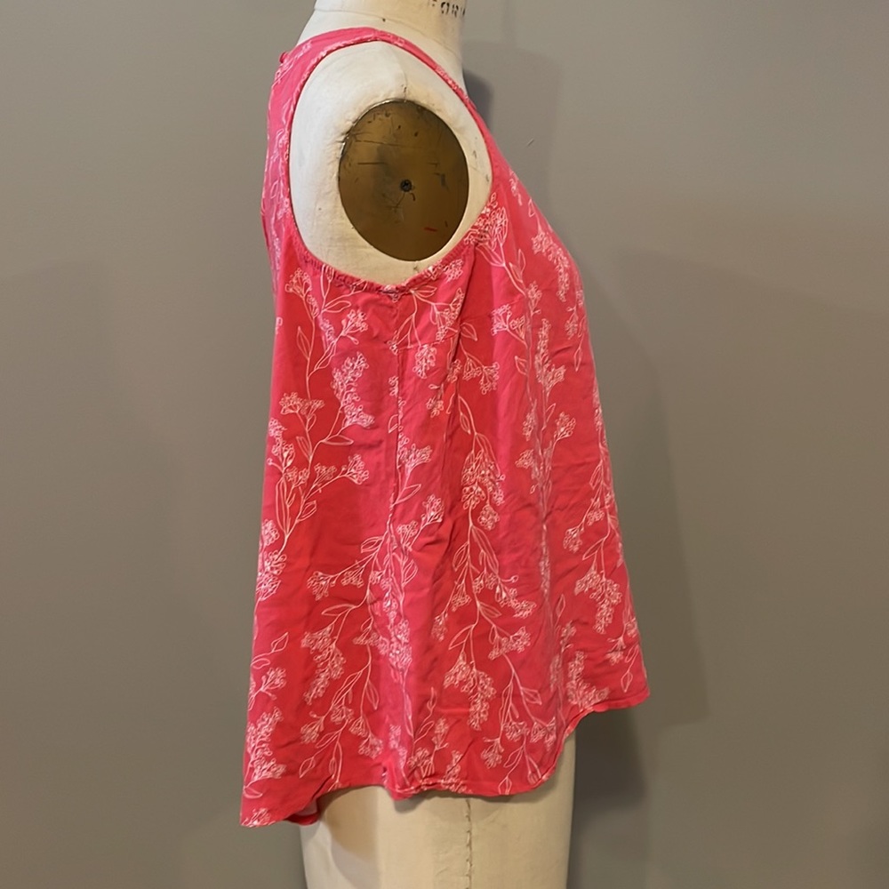 Old Navy sleeveless floral tank - Picture 5 of 7